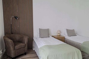 1 slaapkamer, een strijkplank/strijkijzer, wifi, beddengoed
