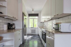 Fridge, microwave, oven, stovetop - Lovely apartment in the heart of Visby (Visby)