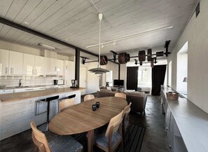 Fridge, microwave, oven, stovetop - Wonderful 2-bedroom apartment in Visby (Visby)