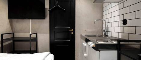 1 dormitorio, tabla de planchar con plancha, wifi y ropa de cama