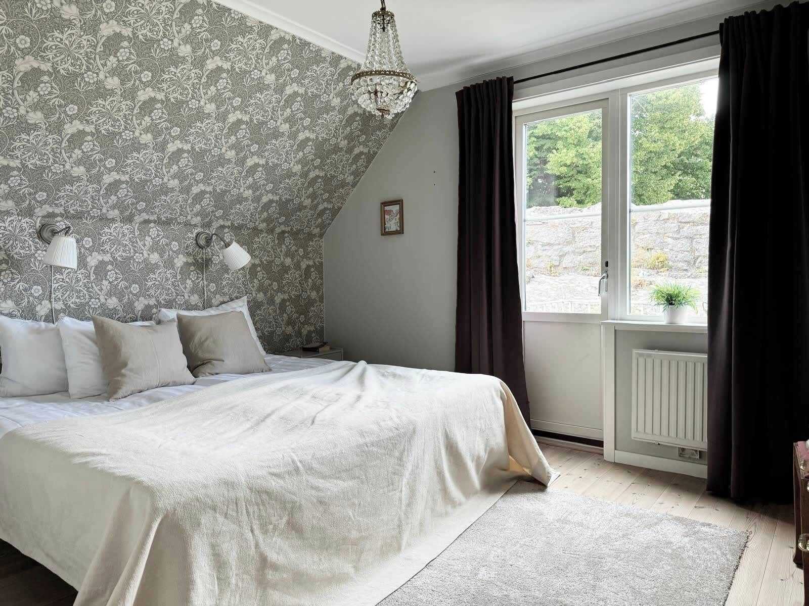 4 habitaciones, tabla de planchar con plancha, wifi y ropa de cama 