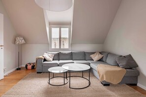 TV - Charming top-floor apartment in middle of Visby (Visby)