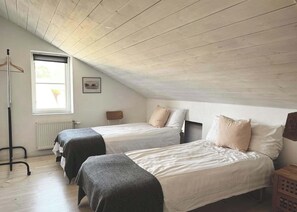 3 Schlafzimmer, BĂŒgeleisen/BĂŒgelbrett, WLAN, BettwĂ€sche