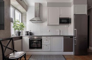 Fridge, microwave, oven, stovetop - Cozy & modern studio for 4 people at Stora Torget (Visby)