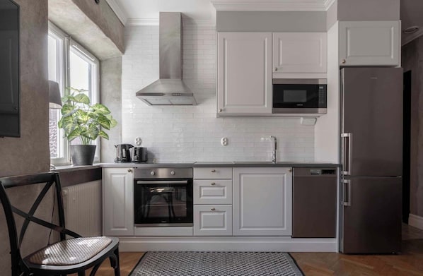 Fridge, microwave, oven, stovetop
