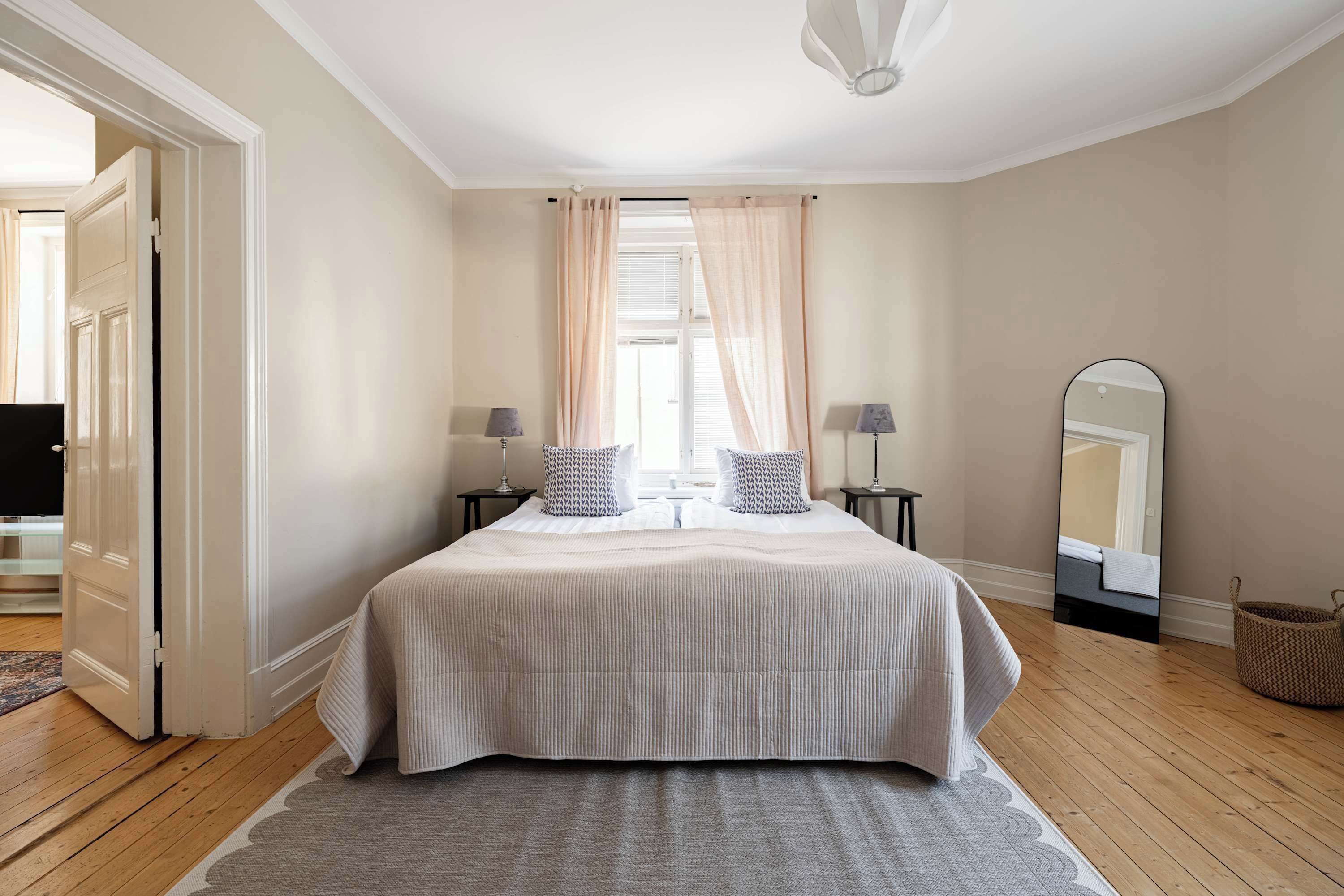 1 slaapkamer, een strijkplank/strijkijzer, wifi, beddengoed