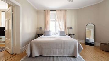 1 slaapkamer, een strijkplank/strijkijzer, wifi, beddengoed