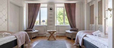 3 Schlafzimmer, Schreibtisch, Bügeleisen/Bügelbrett, WLAN