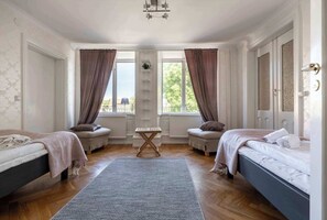 3 slaapkamers, een bureau, een strijkplank/strijkijzer, wifi