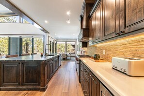 Fridge, microwave, oven, stovetop - Schaffer's Mill Single Family Home 4 bedrooms and 3.5 baths (Truckee)