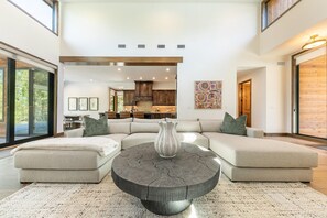Smart TV, fireplace, offices - Schaffer's Mill Single Family Home 4 bedrooms and 3.5 baths (Truckee)