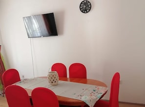 Apartamento (Two Bedroom Apartment with Balcony (A) | Comedor