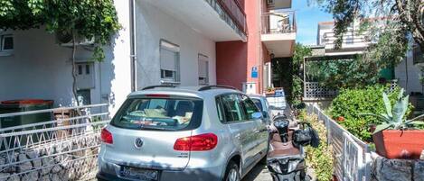 Apartment (Two Bedroom Apartment with Balcony (A) | Exterior