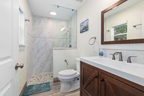 Shower, hair dryer, towels - Walk to Nights of Lights, parking included! (St. Augustine)