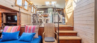 Haricot Noir Houseboat on the Canal du Midi with Private Waterside Terrace