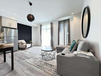Bentley Commons Luxury 5 Bedroom Townhome in the Fallsview Tourist District