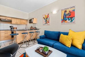Apartment (2 Bedrooms) | Interior - Gordon's Village View (Cape Town)