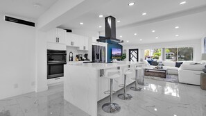 Fridge, microwave, oven, stovetop - Waterfront 4BR Retreat w/HotTub Dock & Outdoor Bar (Fort Lauderdale)