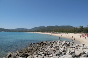 Vlak bij het strand, strandlakens