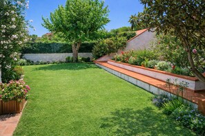 Property grounds - Villa Turchese is a detached villa selected by Hostpitality, designed to offer a comfortable and relaxing stay just steps from the crystal-clear sea of ​​Costa Rei, easily reached on foot in about 100 meters.The rooms, furnished in a seaside style wi (Costa rei)