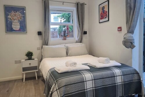 Cozy Pod 2 – Charming Victorian Stay in North London