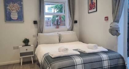 Cozy Pod 2 – Charming Victorian Stay in North London