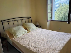 1 bedroom, iron/ironing board, bed sheets - Chez Aurele (Santa-Maria-di-Lota)