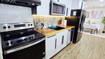 Fridge, microwave, stovetop, dishwasher
