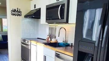 Refrigerador, microondas, parrilla de estufa y lavavajillas