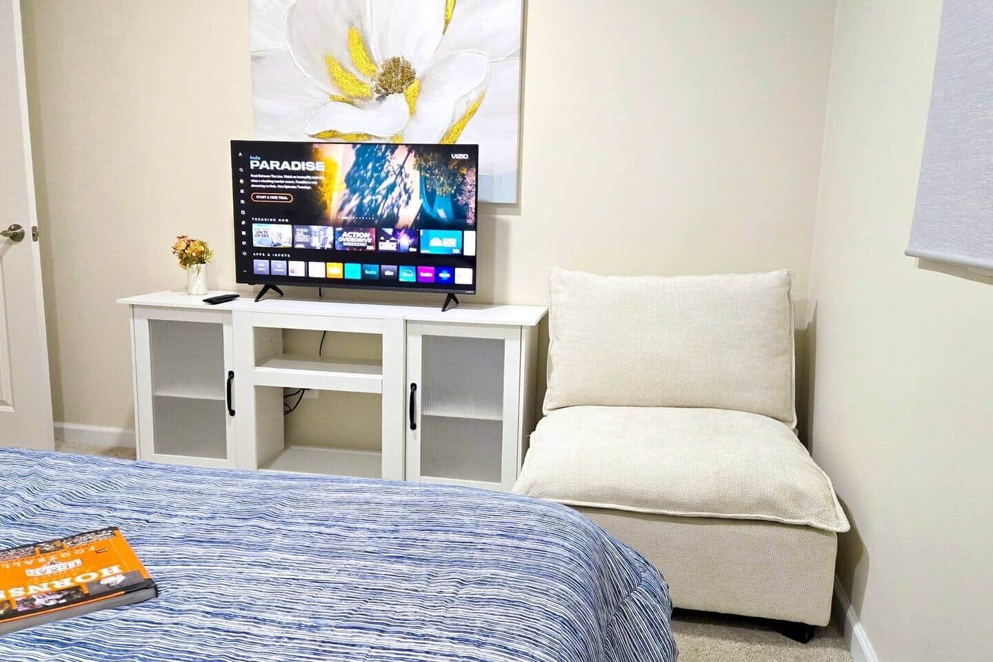 4 bedrooms, iron/ironing board, WiFi, bed sheets