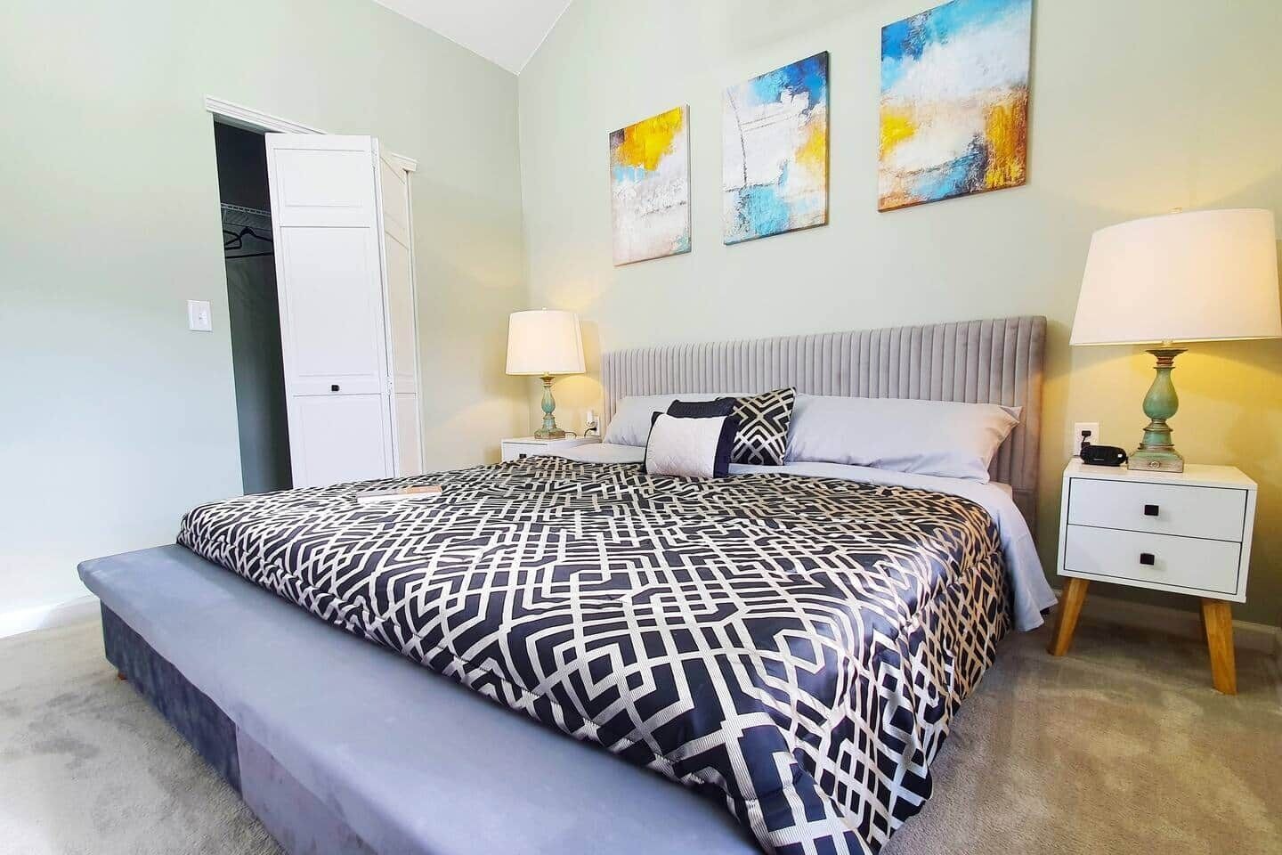 4 habitaciones, tabla de planchar con plancha, wifi y ropa de cama 