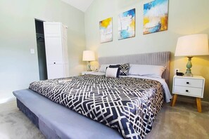 4 habitaciones, tabla de planchar con plancha, wifi y ropa de cama 