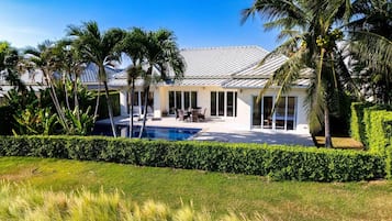 Villa, 3 Bedrooms, Patio, Garden View | Front of property