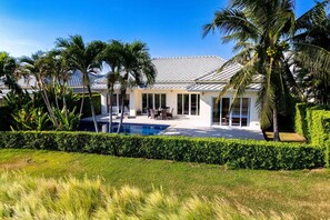 Villa, 3 Schlafzimmer, Terrasse, Gartenblick | Fassade der Unterkunft