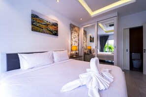 Villa, 3 Bedrooms, Patio, Garden View | Meja, langsir/tirai gelap terus, seterika/papan seterika, Wi-fi percuma 