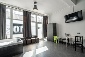 Classic Quadruple Room, Courtyard View | Iron/ironing board, free WiFi - 110 hostel (Gdynia)