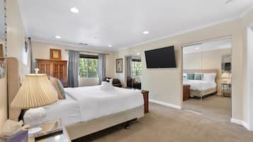 4 bedrooms, desk, iron/ironing board, travel crib