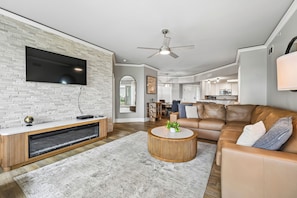 TV - 5103 Hampton Place ~ 1st Floor Villa | Steps to Beach! (Hilton Head Island)