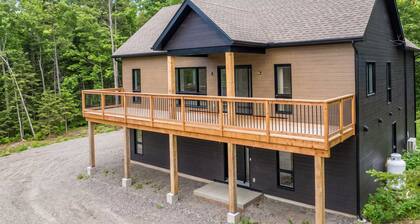 Spa, Pool Table & Comfort | Chalet le Barista