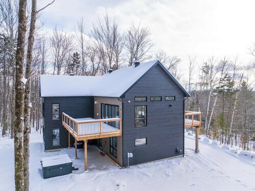 Spa, Pool Table & Comfort | Chalet le Barista