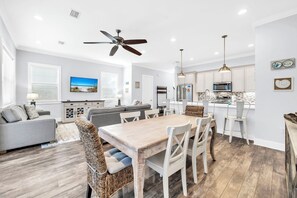 Dining - 🐟Close to the Beach | 4 Bikes | Shore Beats Work 30A!🐟 (Santa Rosa Beach)