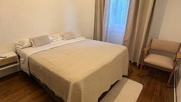 2 bedrooms, desk, iron/ironing board, free WiFi