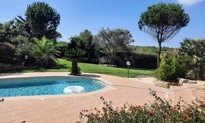 Indoor pool, outdoor pool - Villa in Saint-raphael With Private Pool (Saint-Raphael)