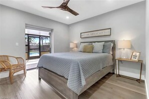 2 bedrooms, iron/ironing board, WiFi, bed sheets - 1 Mile to Vanderbilt Beach-Updated Coastl 2+BR Home+Heated Private Pool+Fire Pit (Naples)