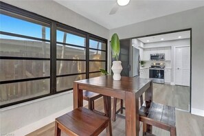 Dining - 1 Mile to Vanderbilt Beach-Updated Coastl 2+BR Home+Heated Private Pool+Fire Pit (Naples)