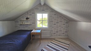 4 bedrooms, iron/ironing board, free WiFi - Charming cottage by the sea in Stocken | SE09171 (Ellös)