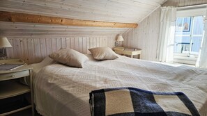 4 bedrooms, iron/ironing board, free WiFi - Charming cottage by the sea in Stocken | SE09171 (Ellös)