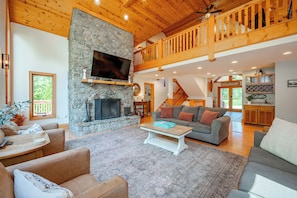 Smart TV, fireplace, books - Dog Friendly Lakefront Home w/ Pool & Hot Tub! (Swanton)