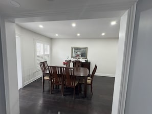 Dining - Pearson Gateway Comfort Home (Mississauga)