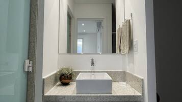 Superior Studio | Bathroom